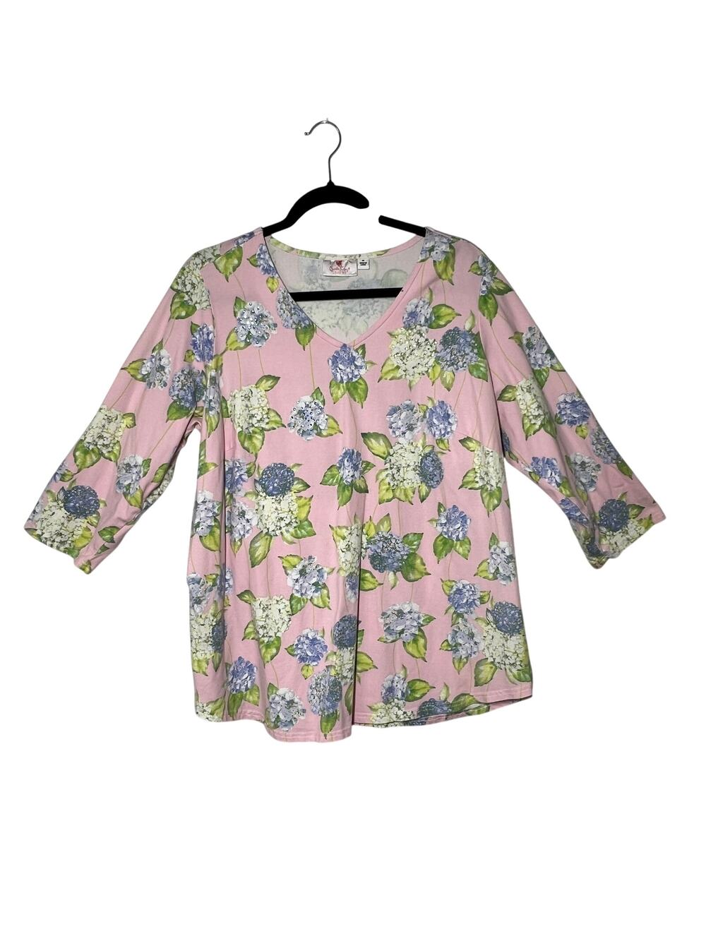 QUACKER FACTORY Womens 2X Pink Hydrangea Rhinestone V Neck 3/4 Sleeve Bling Top